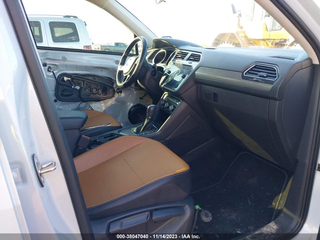 3VV3B7AX2JM030984 Volkswagen Tiguan 2.0t Sel/2.0t Se