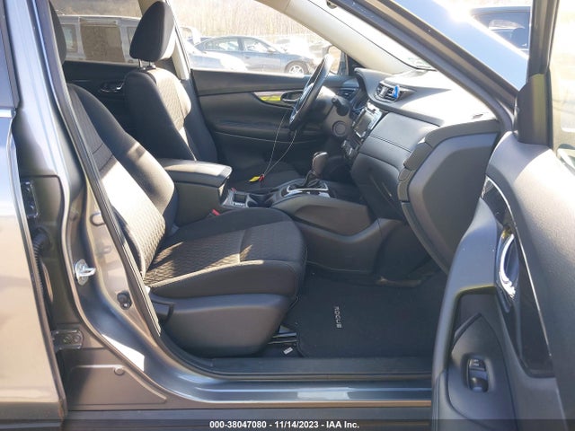 2018 NISSAN ROGUE SV VIN: KNMAT2MV9JP596442