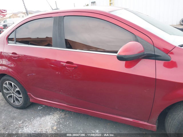 Chevrolet Sonic Lt Auto 2018 1G1JD5SG7J4110692 Image 13