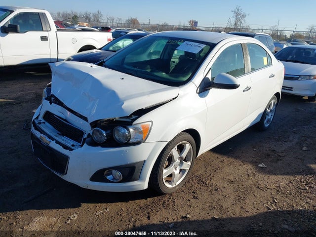 Chevrolet Sonic Ltz Auto 2015 1G1JE5SB7F4210736 Image 2