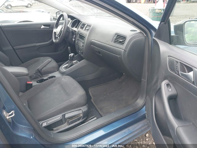 3VW2K7AJXFM407913 Volkswagen Jetta 2.0l S