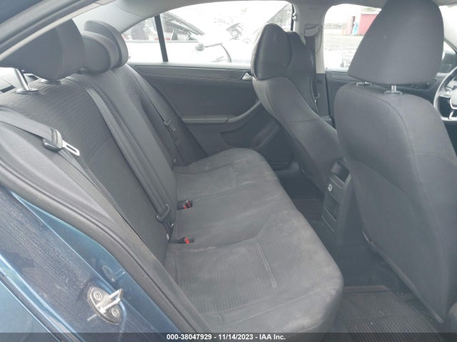 3VW2K7AJXFM407913 Volkswagen Jetta 2.0l S