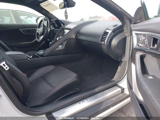 2018 JAGUAR F-TYPE SAJDD1EV9JCK50645 Photo 4