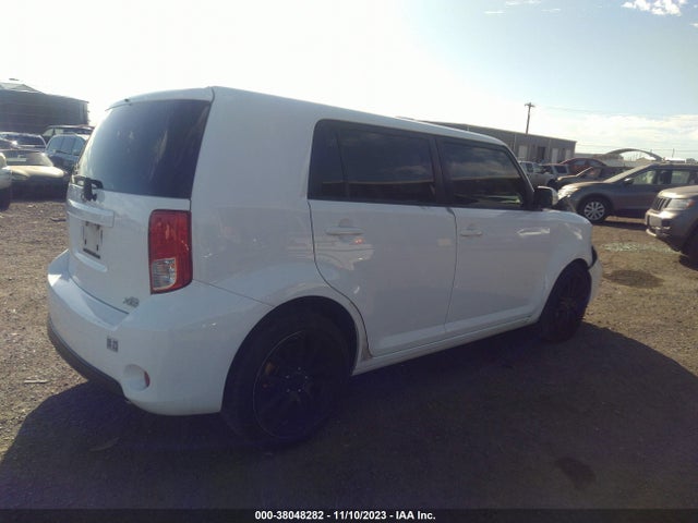 JTLZE4FE1FJ079060 Scion Xb 686 Parklan Edition