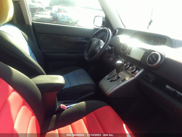 JTLZE4FE1FJ079060 Scion Xb 686 Parklan Edition