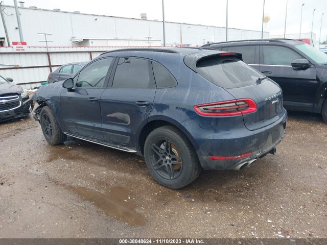 2017 PORSCHE MACAN WP1AB2A50HLB12634 Photo 2