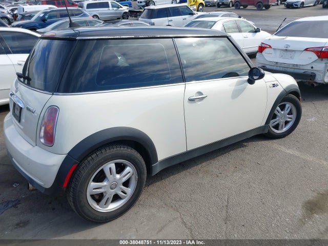 2006 MINI COOPER WMWRC33506TJ75182 Photo 3