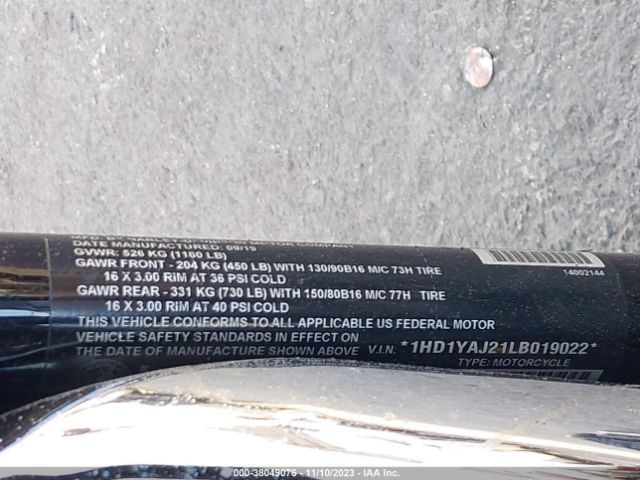 2020 HARLEY-DAVIDSON FLHC 1HD1YAJ21LB019022 Photo 9