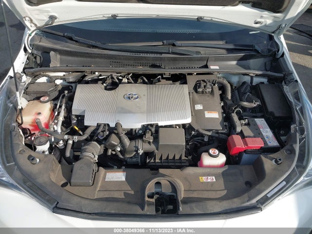 Toyota Prius Three Touring 2018 JTDKARFU0J3065547 Image 10