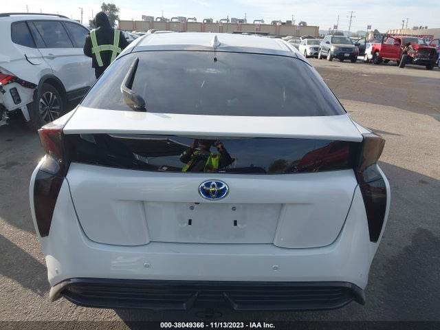 Toyota Prius Three Touring 2018 JTDKARFU0J3065547 Image 16