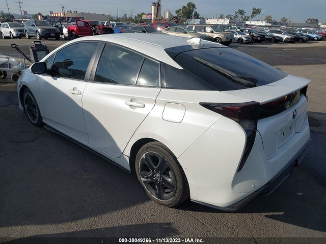 Toyota Prius Three Touring 2018 JTDKARFU0J3065547 Image 3