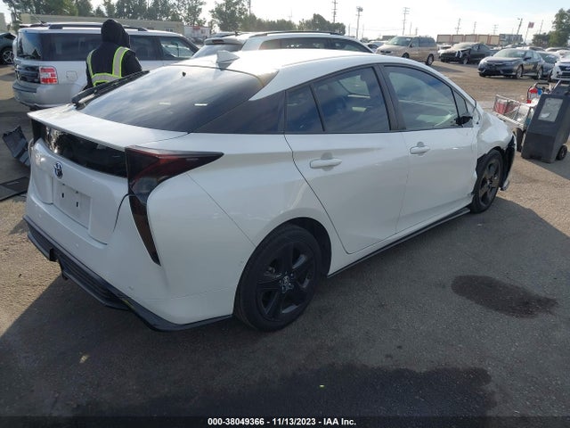 Toyota Prius Three Touring 2018 JTDKARFU0J3065547 Image 4