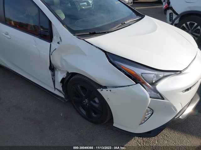 Toyota Prius Three Touring 2018 JTDKARFU0J3065547 Image 6