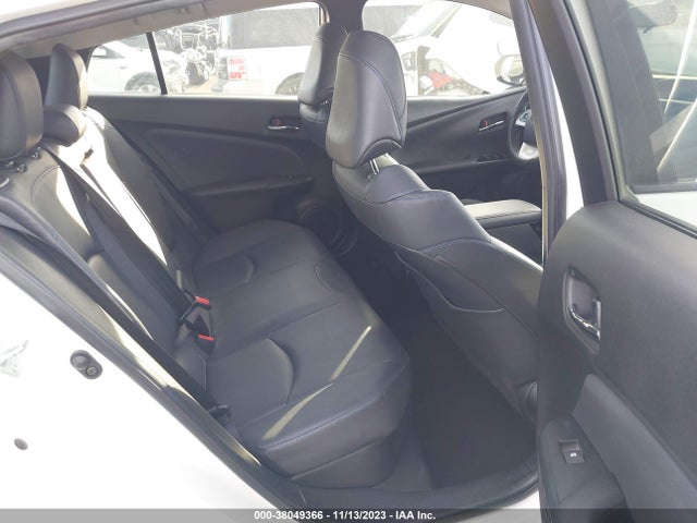 Toyota Prius Three Touring 2018 JTDKARFU0J3065547 Image 8