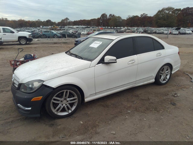 2013 MERCEDES-BENZ C 250 SPORT/LUXURY VIN: WDDGF4HB7DR251647