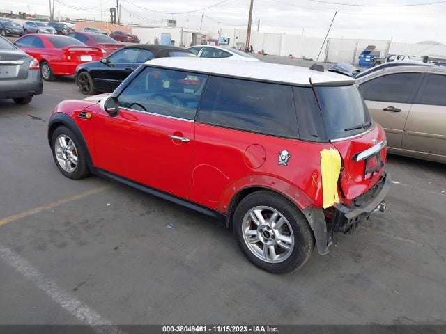 2013 MINI COOPER HARDTOP WMWSU3C59DT687034 Photo 2