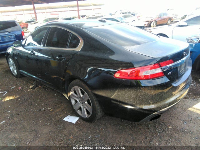 2011 JAGUAR XF SAJWA0FB6BLR82202 Photo 2
