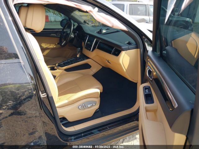 2018 PORSCHE MACAN WP1AA2A57JLB00831 Photo 4