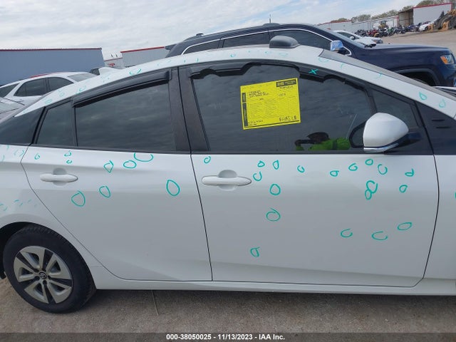 Toyota Prius Four 2017 JTDKARFU3H3032925 Image 13
