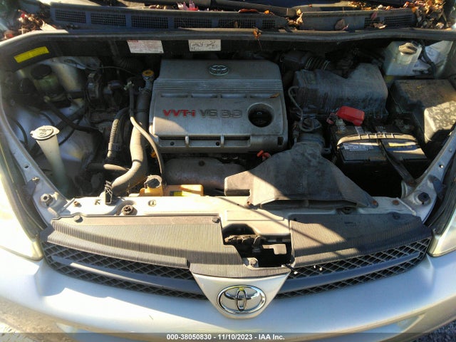 2004 TOYOTA SIENNA XLE VIN: 5TDZA22C64S209995