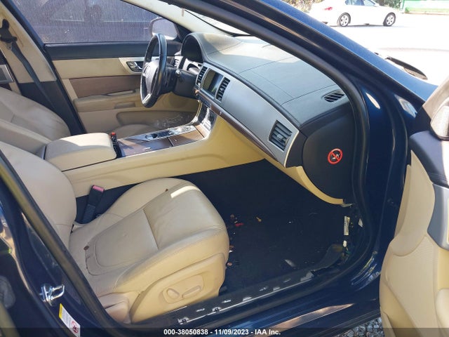 2013 JAGUAR XF SAJWA0E70D8S96806 Photo 4