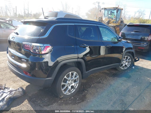 3C4NJDFB7NT211774 Jeep Compass Latitude Lux 4x4