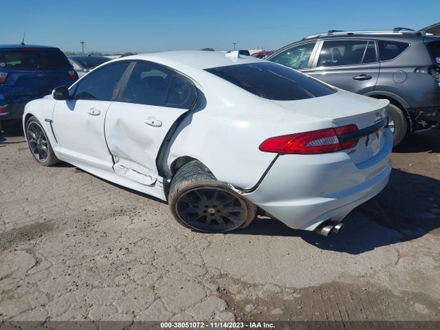 2015 JAGUAR XF SAJWJ0FF7F8U76521 Photo 2