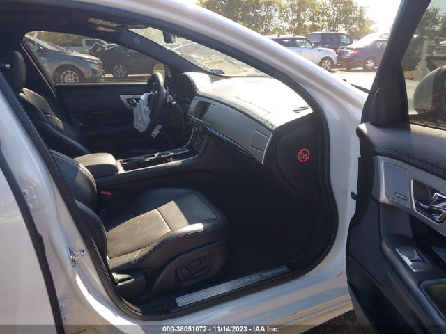 2015 JAGUAR XF SAJWJ0FF7F8U76521 Photo 4