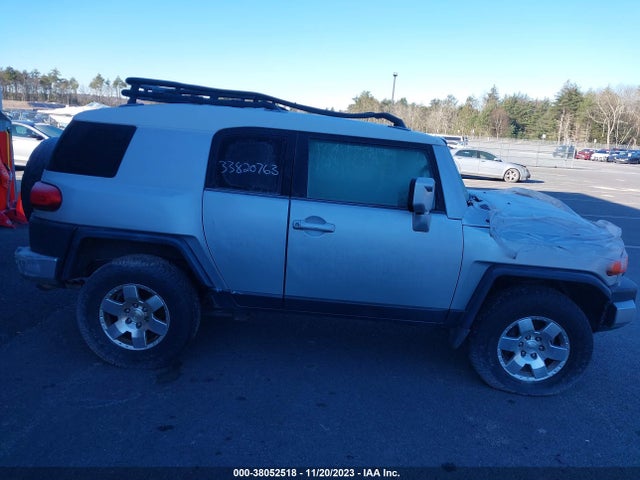 2007 TOYOTA FJ CRUISER VIN: JTEBU11F370098985