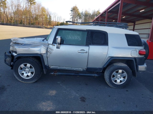 2007 TOYOTA FJ CRUISER VIN: JTEBU11F370098985