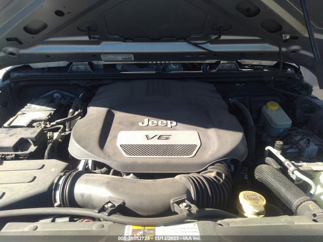 2014 JEEP WRANGLER UNLIMITED SPORT VIN: 1C4BJWDG5EL228100