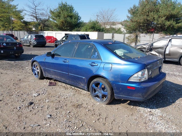 2002 LEXUS IS 300 BASE W/5-SPEED AUTO VIN: JTHBD192020052138