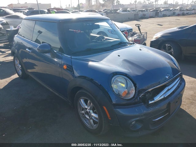 2011 MINI COOPER WMWSU3C59BT097865 Photo 0