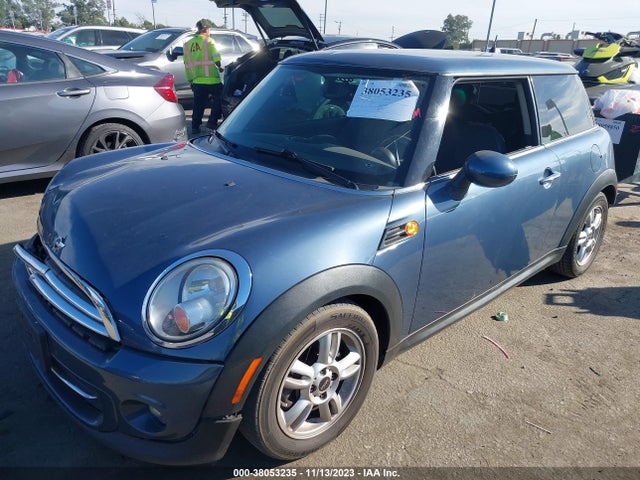 2011 MINI COOPER WMWSU3C59BT097865 Photo 1