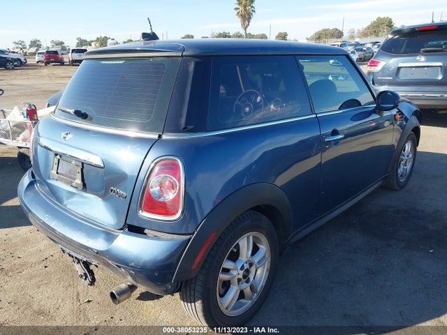 2011 MINI COOPER WMWSU3C59BT097865 Photo 3