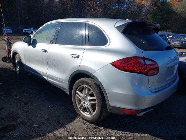 2013 PORSCHE CAYENNE WP1AA2A22DLA07046 Photo 2