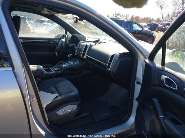 2013 PORSCHE CAYENNE WP1AA2A22DLA07046 Photo 4