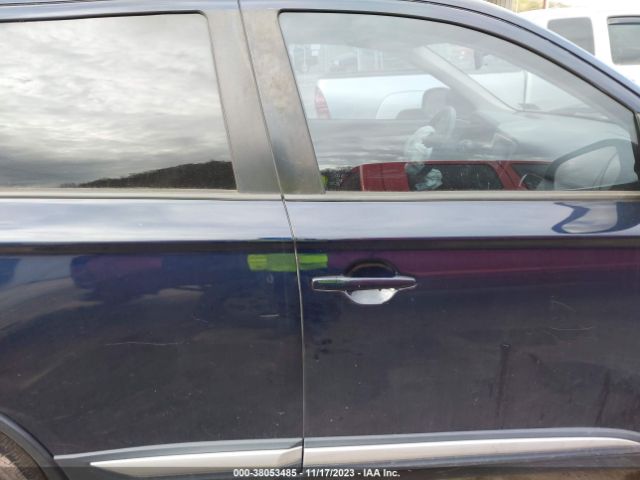 JA4AZ3A31JJ005279 Mitsubishi Outlander Es