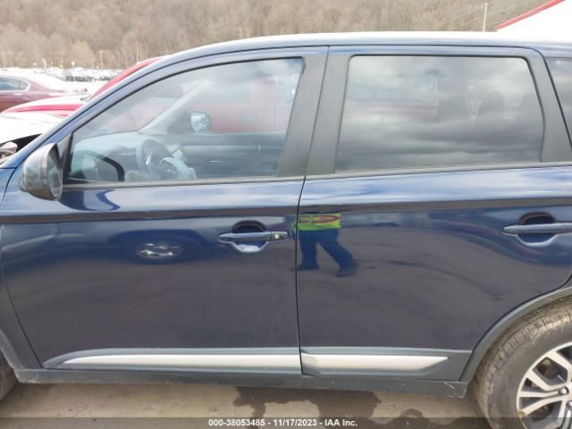 JA4AZ3A31JJ005279 Mitsubishi Outlander Es