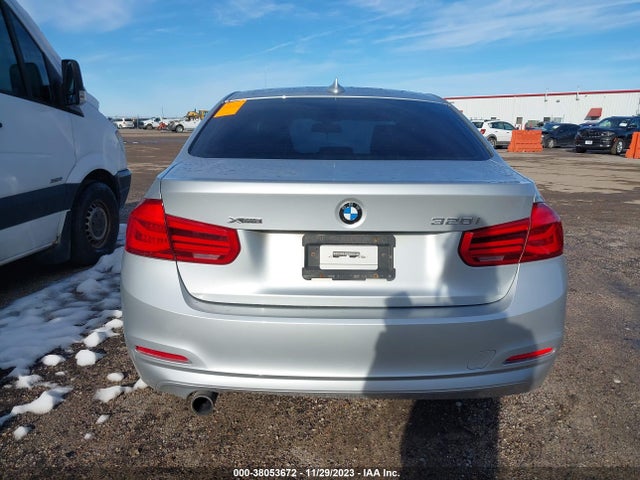 BMW 320i Xdrive 2016 WBA8E5G5XGNT41726 Image 16