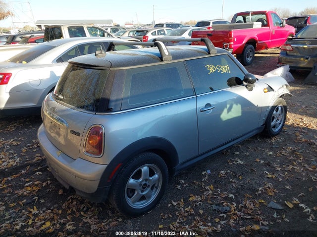 2007 MINI COOPER WMWMF33567TL67631 Photo 3
