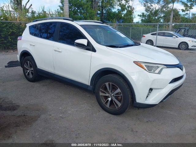 Toyota Rav4 Xle 2017 JTMWFREV7HD106323 главное изображение