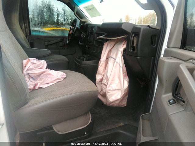 Chevrolet EXPRESS CARGO VAN 2017 1GCWGBFF3H1330234 Image 5