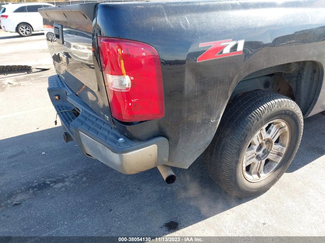 2008 CHEVROLET SILVERADO 1500 LT1 VIN: 2GCEC13J881125223