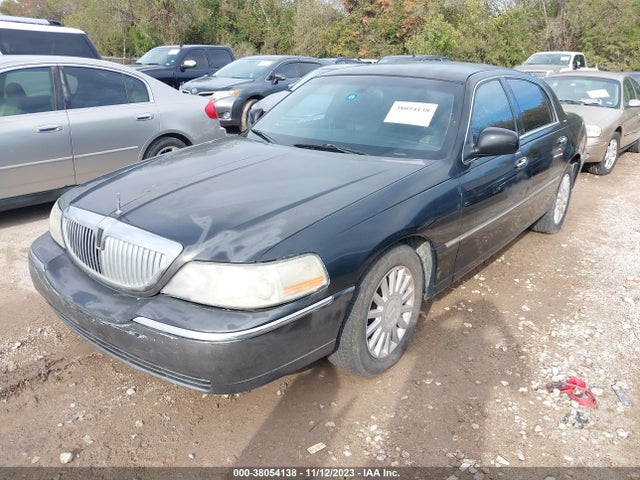 2005 LINCOLN TOWN CAR SIGNATURE VIN: 1LNHM81W05Y671049