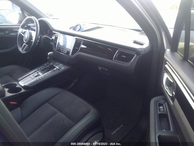 2017 PORSCHE MACAN WP1AA2A54HLB08816 Photo 4