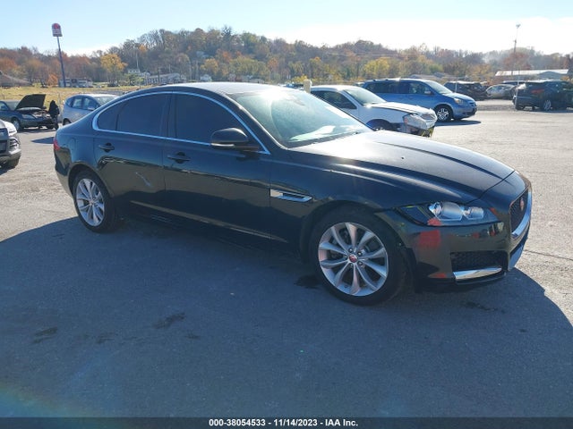 2017 JAGUAR XF SAJBJ4BN4HCY31860 Photo 0