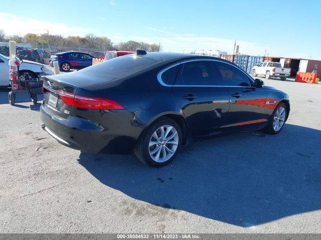 2017 JAGUAR XF SAJBJ4BN4HCY31860 Photo 3