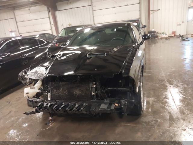 2C3CDZAG1GH352841 Dodge Challenger Sxt