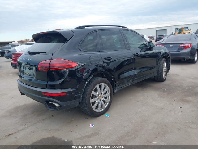 2017 PORSCHE CAYENNE WP1AA2A28HKA89473 Photo 3